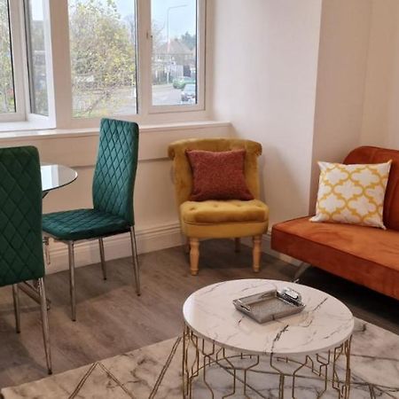 1 Bedroom Apartment - Flitwick - Contractor Friendly - Tourist Ready - Full Kitchen - Wifi - Smart Tv - Sofa Bed - Free Parking - Ideal For Short Or Long Stays Flitwick (Bedfordshire) Exterior foto